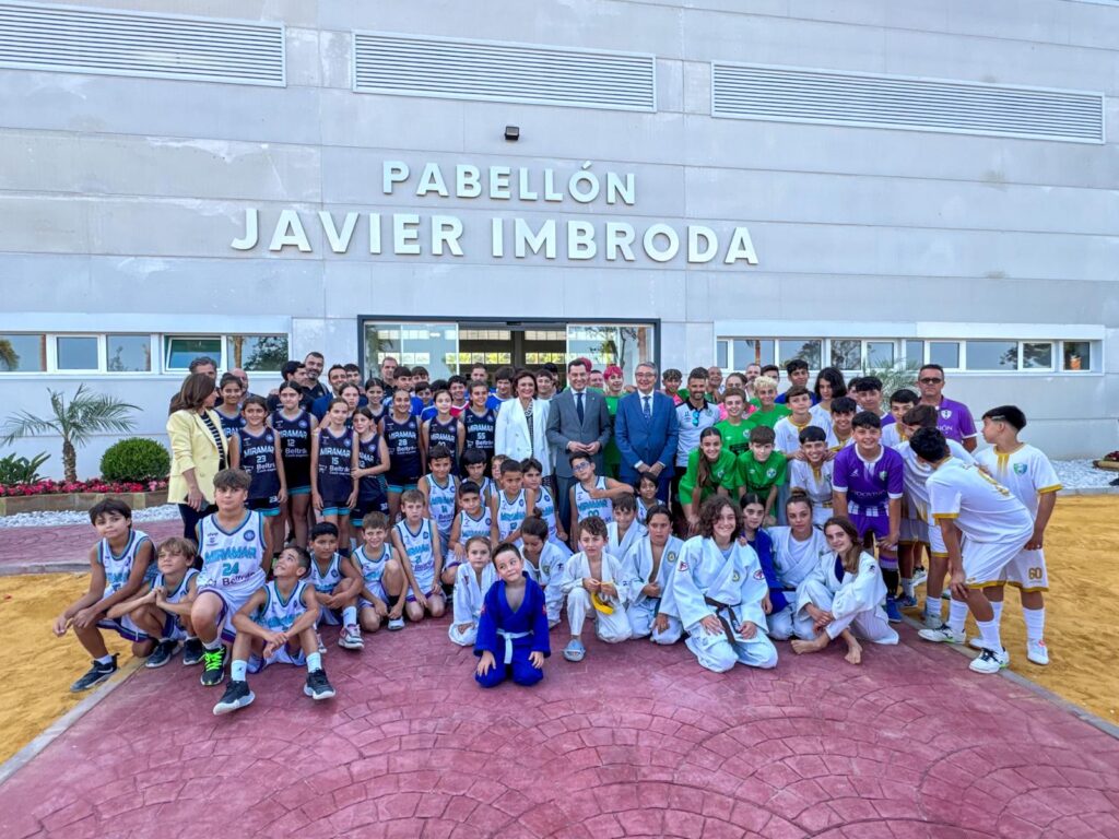 Torremolinos estrena el pabellón deportivo Javier Imbroda