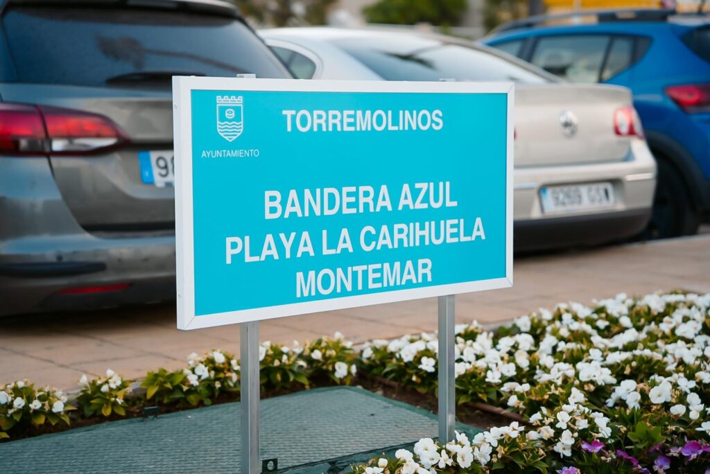 Torremolinos iza por primera vez en la historia la bandera azul en todas las playas de su litoral